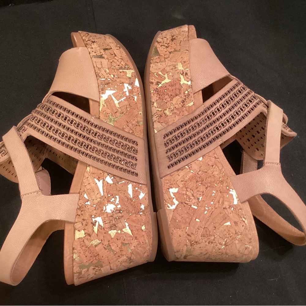 Antelope tan leather wedge sandals size 39 or 9usa. EUC - Picture 3 of 10